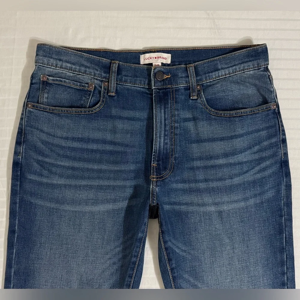 Lucky Brand 223 Straight Leg Jeans Men’s 33x30 Blue Medium Wash Whiskered - Picture 3 of 13